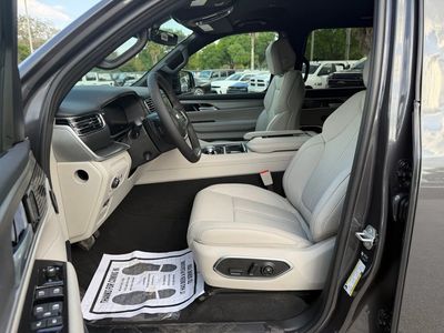 2026 Jeep Grand Wagoneer - Photo 17