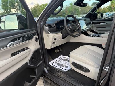 2026 Jeep Grand Wagoneer - Photo 16