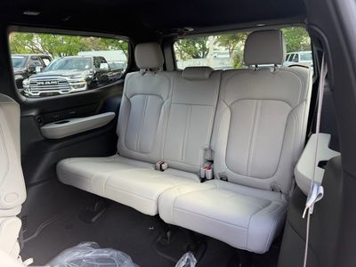 2026 Jeep Grand Wagoneer - Photo 31