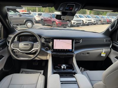 2026 Jeep Grand Wagoneer - Photo 36