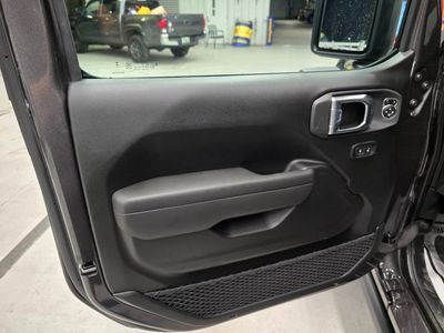 2025 Jeep Wrangler - Photo 13