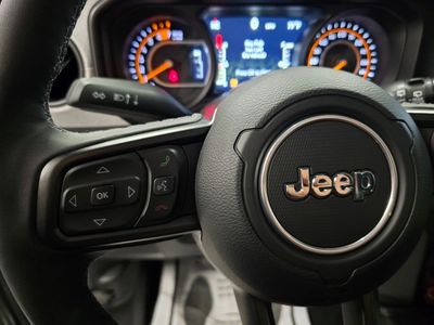 2025 Jeep Wrangler - Photo 18