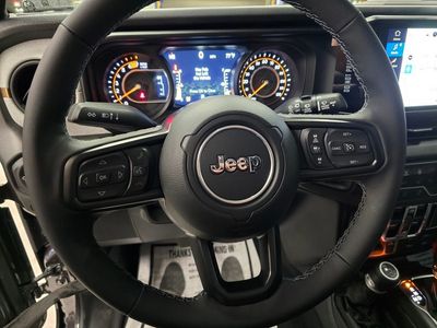 2025 Jeep Wrangler - Photo 17