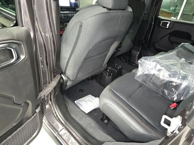 2025 Jeep Wrangler - Photo 27