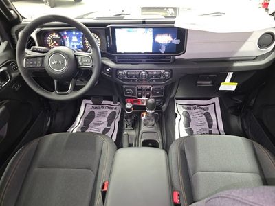 2025 Jeep Wrangler - Photo 32