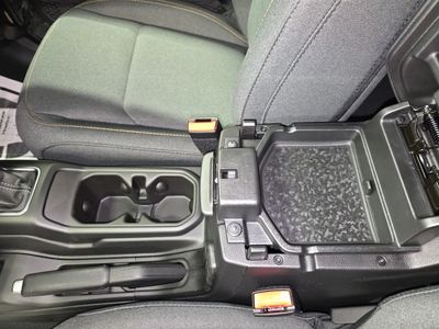 2025 Jeep Wrangler - Photo 24