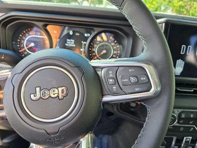 2025 Jeep Wrangler - Photo 18