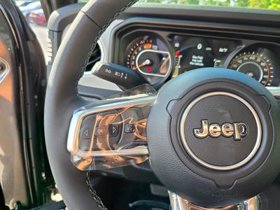 2025 Jeep Wrangler - Photo 17