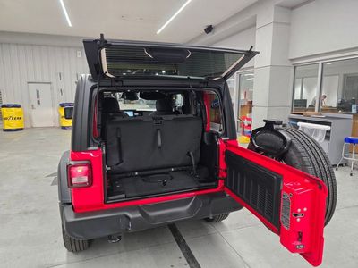 2026 Jeep Wrangler — photo 30 view