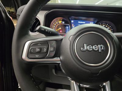 2026 Jeep Wrangler — photo 17 view