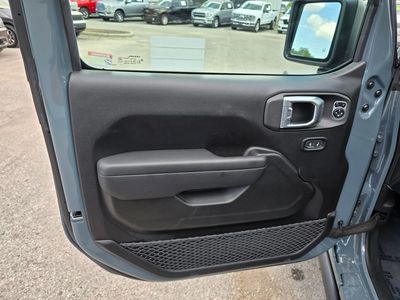 2025 Jeep Wrangler - Photo 14