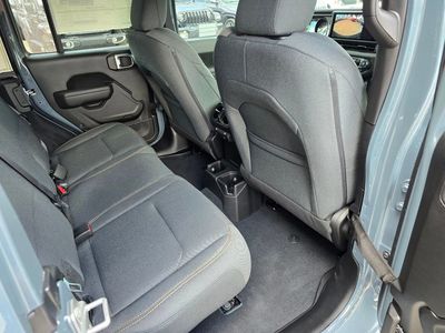 2025 Jeep Wrangler - Photo 32