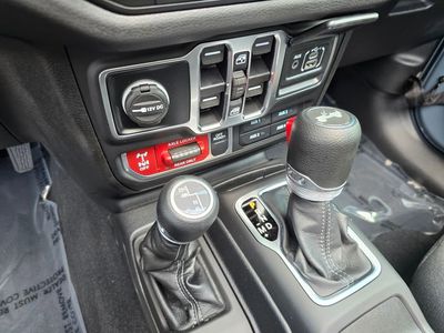 2025 Jeep Wrangler - Photo 27