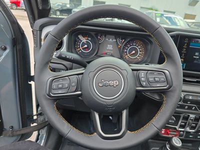 2025 Jeep Wrangler - Photo 18