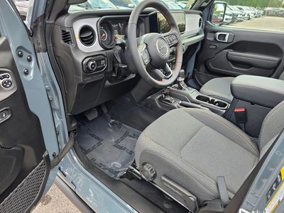2025 Jeep Wrangler - Photo 16
