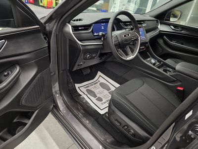 2025 Jeep Grand Cherokee - Photo 14