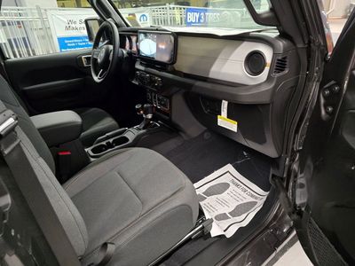 2026 Jeep Wrangler — photo 27 view