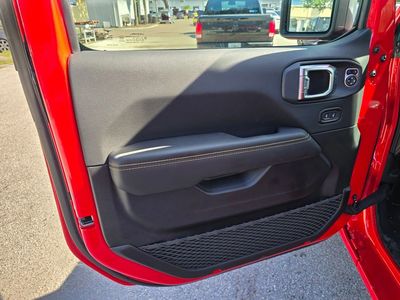 2025 Jeep Wrangler - Photo 12