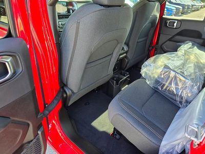 2025 Jeep Wrangler - Photo 26