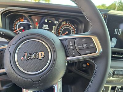 2025 Jeep Wrangler - Photo 18