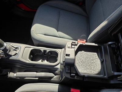 2025 Jeep Wrangler - Photo 23