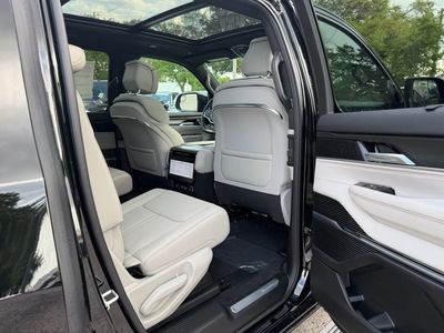 2026 Jeep Grand Wagoneer - Photo 35