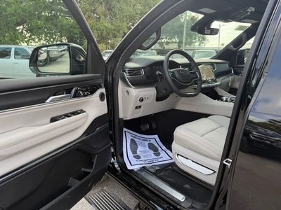 2026 Jeep Grand Wagoneer - Photo 16