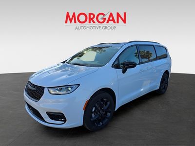 2026 Chrysler Pacifica - Photo 2