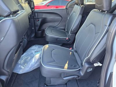 2026 Chrysler Pacifica - Photo 28