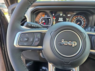 2025 Jeep Wrangler - Photo 18
