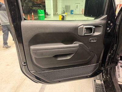 2026 Jeep Wrangler — photo 13 view
