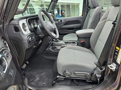 2025 Jeep Wrangler - Photo 16