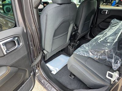 2025 Jeep Wrangler - Photo 28