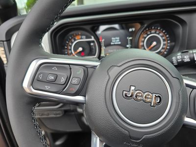 2025 Jeep Wrangler - Photo 18
