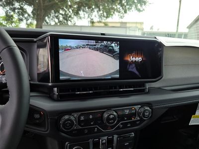 2025 Jeep Wrangler - Photo 22