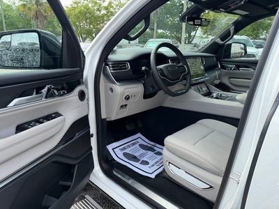 2026 Jeep Grand Wagoneer - Photo 16