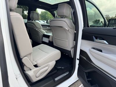 2026 Jeep Grand Wagoneer - Photo 36