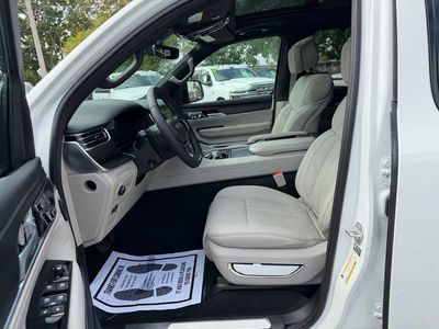 2026 Jeep Grand Wagoneer - Photo 17