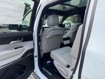 2026 Jeep Grand Wagoneer - Photo 32
