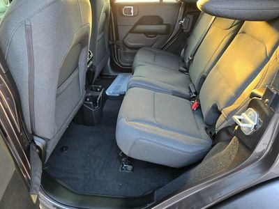 2025 Jeep Wrangler - Photo 27