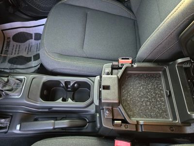 2025 Jeep Wrangler - Photo 23