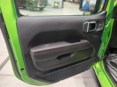 2025 Jeep Wrangler - Photo 13