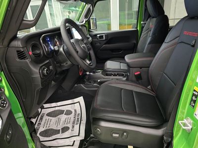 2025 Jeep Wrangler - Photo 16