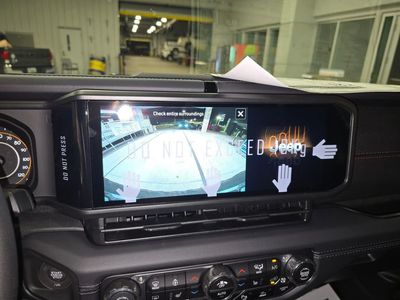 2025 Jeep Wrangler - Photo 23