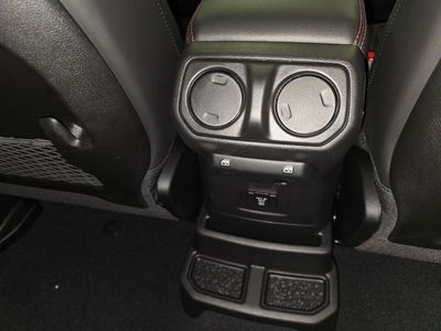 2025 Jeep Wrangler - Photo 32