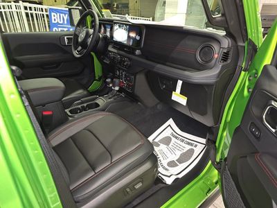 2025 Jeep Wrangler - Photo 30