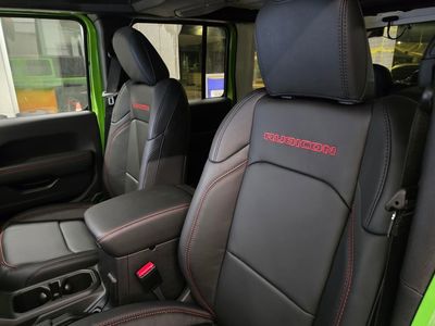 2025 Jeep Wrangler - Photo 17