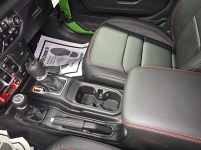 2025 Jeep Wrangler - Photo 24