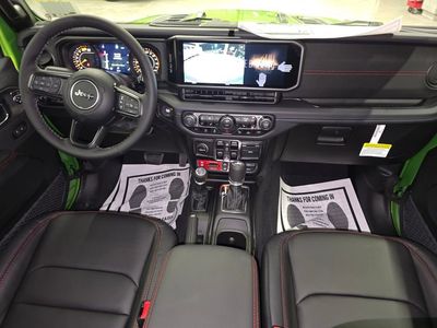 2025 Jeep Wrangler - Photo 33