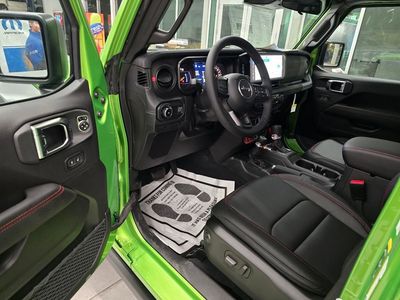 2025 Jeep Wrangler - Photo 15